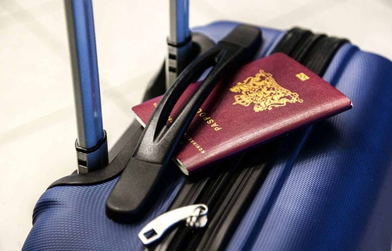Covid-19: Ecuatorianos denuncian robo de pertenencias en vuelo humanitario