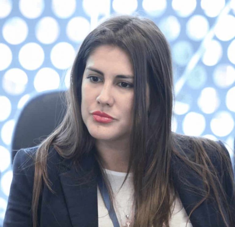 Cristina Reyes acusa de tener intereses particulares al presidente del Banco del Pacífico