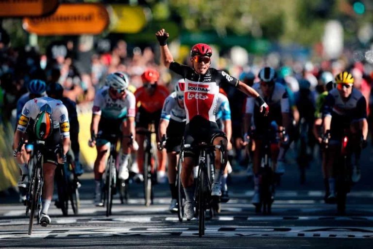 Le Tour: Caleb Ewan gana la Etapa 3; Carapaz mantiene su tiempo en la general