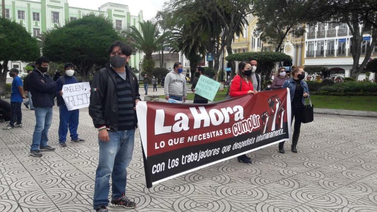Loja: Extrabajadores de La Hora exigen sus haberes pendientes
