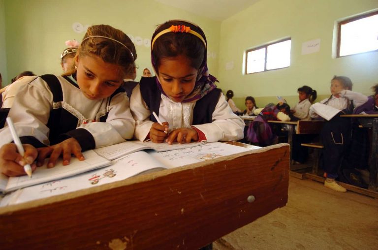 Gobierno plantea un retorno progresivo a clases presenciales