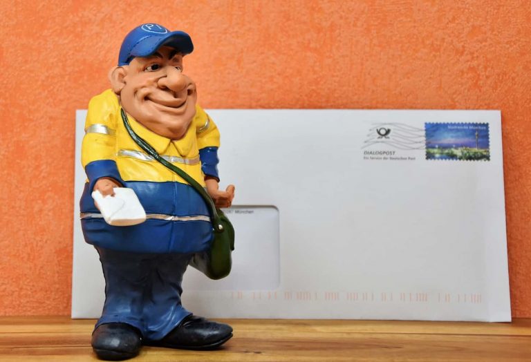 400 funcionarios, despedidos de Correos del Ecuador