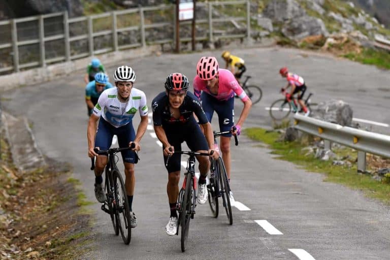La Vuelta: Carapaz sigue segundo y presiona a Roglic