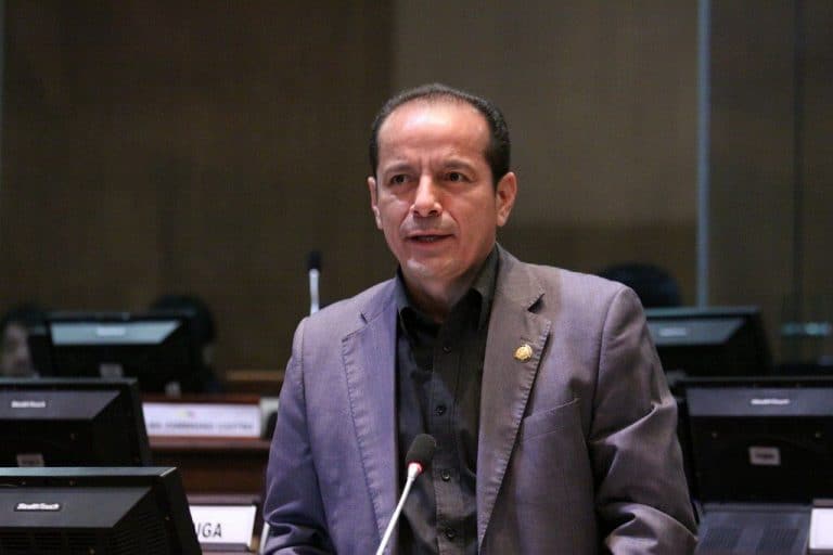 Asambleísta Bairon Valle fallece por Covid-19