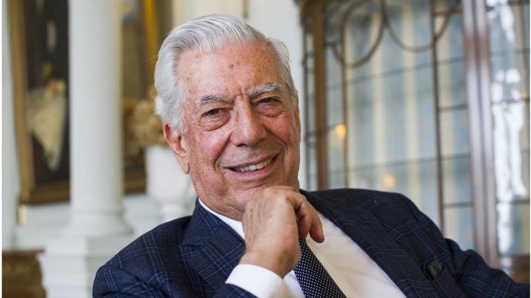 Vargas Llosa, Nobel de la derecha, respalda la campaña de Guillermo Lasso