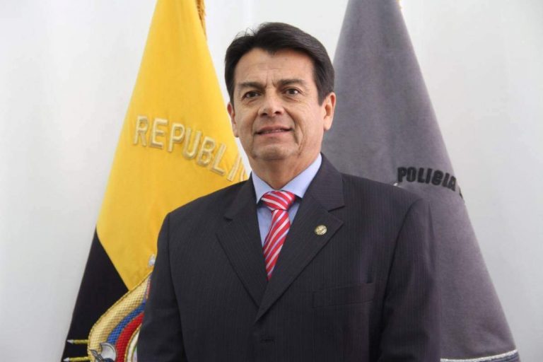 El ministro de Gobierno abandona el barco de Moreno tras masacre en las cárceles