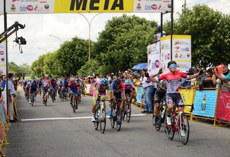 Ciclistas con excelente nivel en la primera etapa de la Vuelta al Táchira