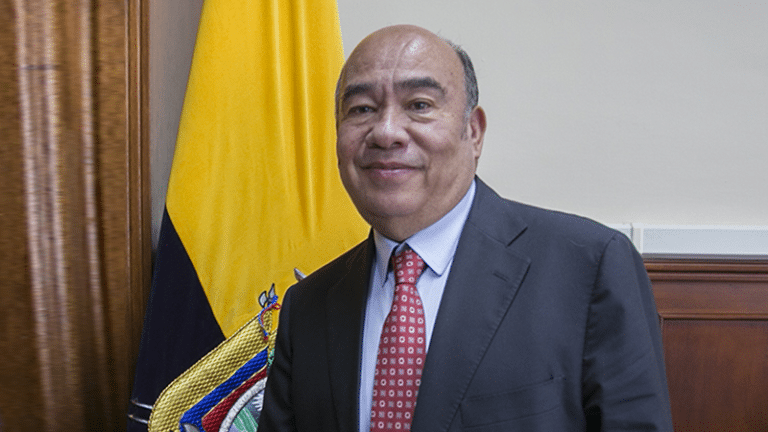 “La política exterior fue servil y en beneficio de las grandes potencias”; embajador Fernando Yépez