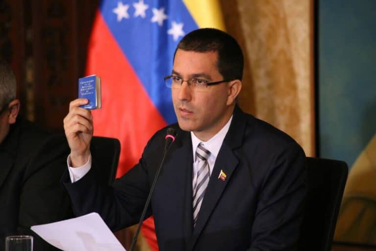 “Lenín, vas al basural de la historia”, dice canciller venezolano a Moreno