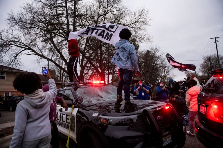 Minneapolis vuelve a ser sede de protestas por actos raciales y brutalidad policial