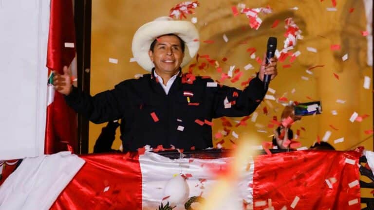 Es oficial, Castillo presidente electo de Perú; Juristas prevén golpe de Estado