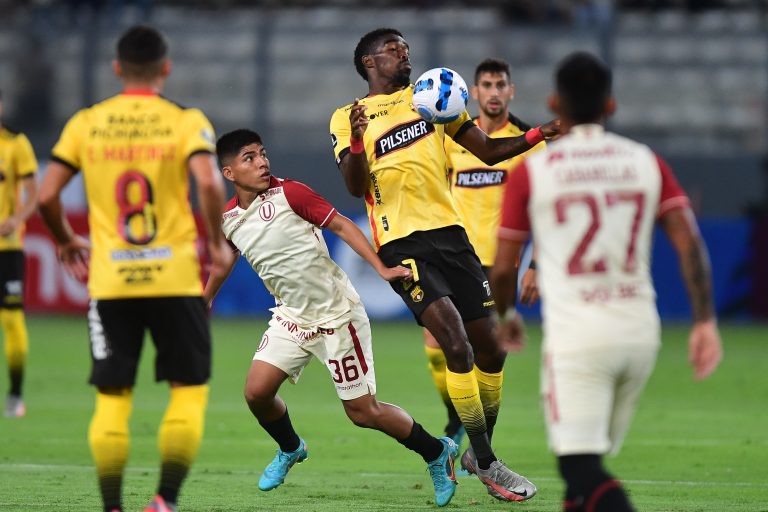 Barcelona y Católica clasifican a la tercera fase previa de la Libertadores
