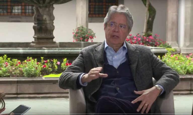 Lasso advierte que no dejará de explotar petróleo ni minerales