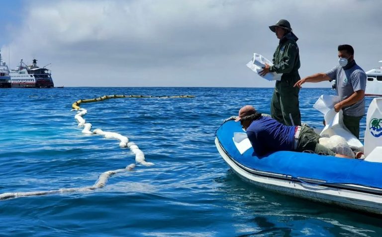 Embarcación que transportaba diésel se hundió en las Islas Galápagos