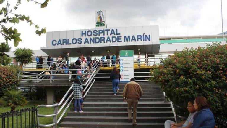 Paciente denuncia públicamente al Hospital Carlos Andrade Marín por negligencia