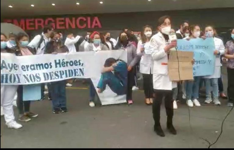Profesional de salud asegura que el IESS Quito-Sur se queda con menos del 50% del personal