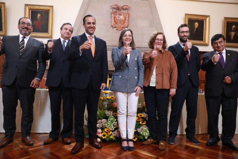 Ecuador y España finalizan el programa de canje de deuda