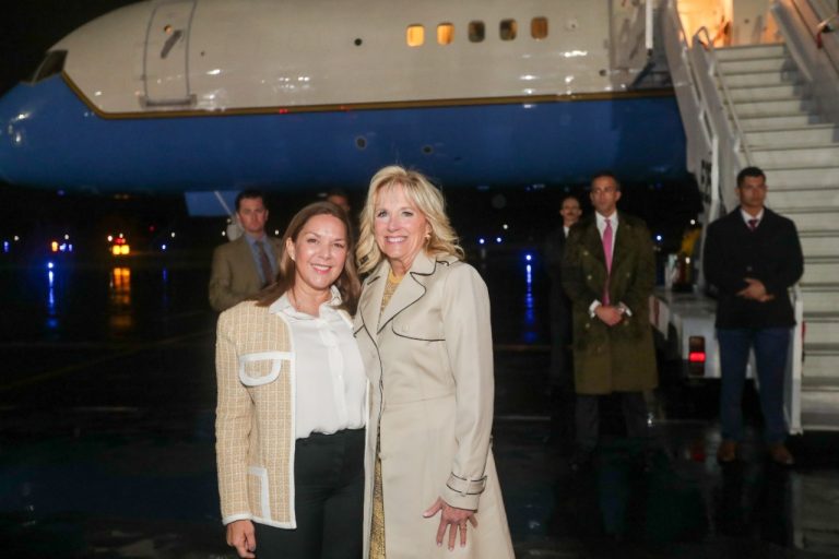 Primera Dama estadounidense, Jill Biden, arriba a Quito