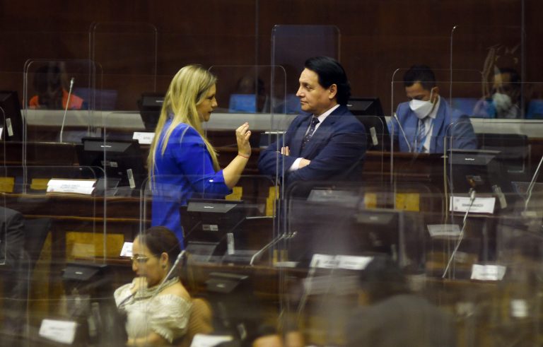 Villavicencio pide sanción para al juez que pidió autorizar el juicio a Ana Belén Cordero