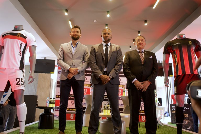 Antonio Valencia incursiona en la dirigencia al fundar AV25 su equipo de fútbol