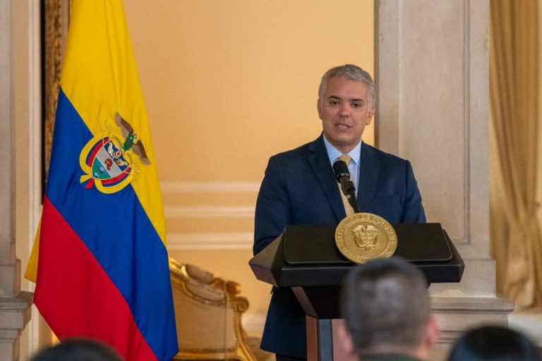 Presidente de Colombia condenado a arresto domiciliario por desacato