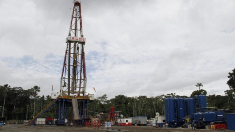 Comunidades paralizan ocho pozos petroleros en la Amazonía