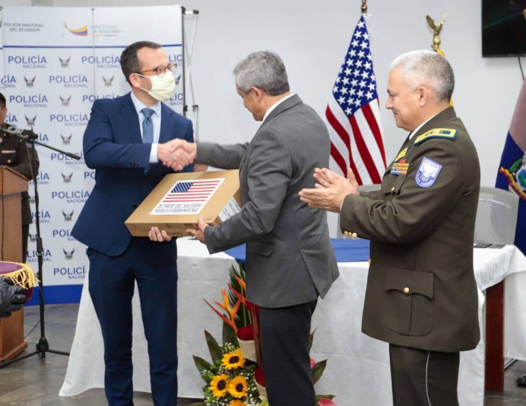 Estados Unidos dona equipos poligráficos a la Policía Nacional