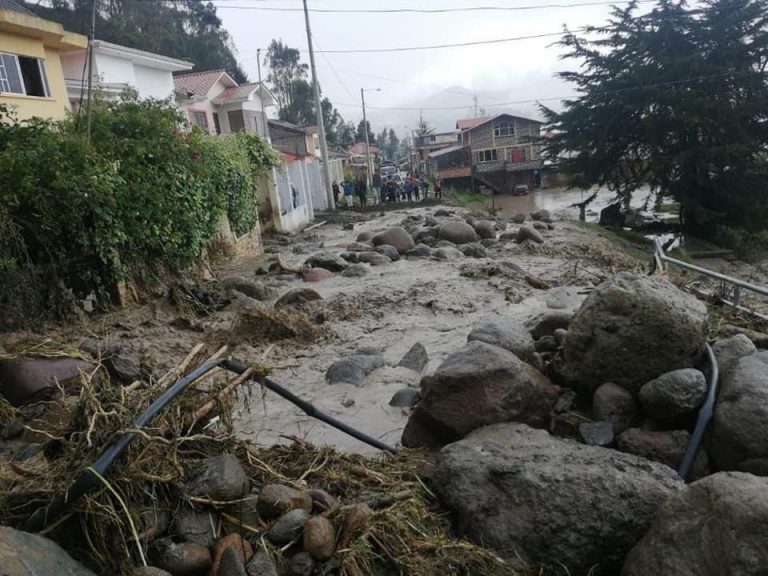 El desbordamiento de un río provoca un aluvión en Cañar
