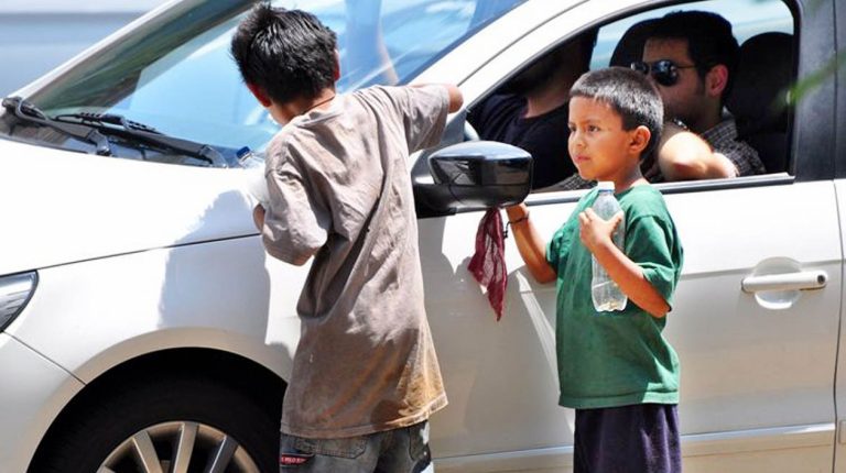 En Ecuador, 420.000 niños viven en el trabajo infantil