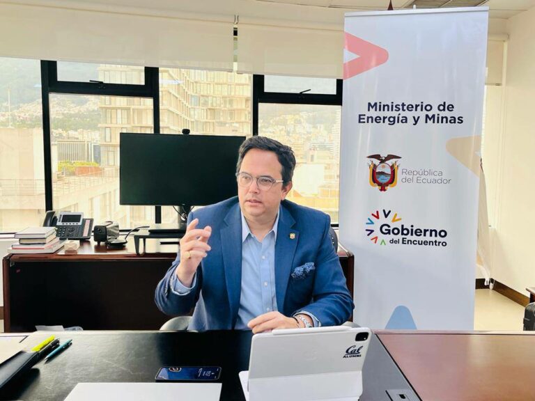 «Si no puedo recomendar cargos, estoy perdido», dice ministro Vera