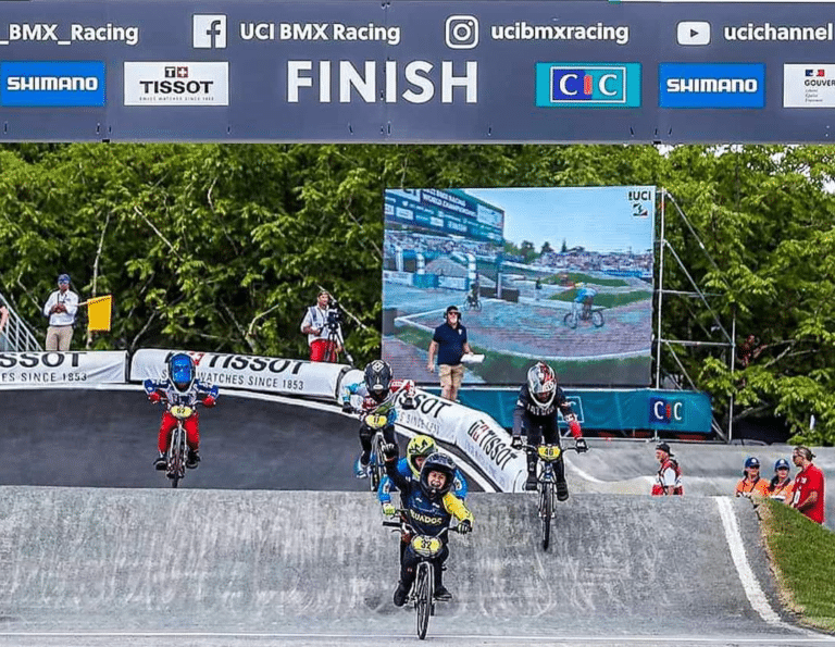 Ecuatoriano de ocho años logra el título mundial en BMX