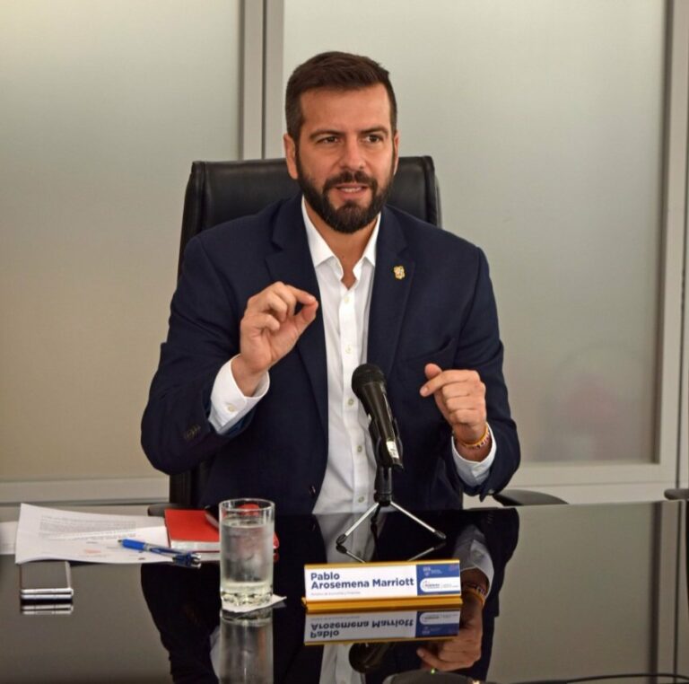 La prioridad del ministro de Economía es alcanzar el superávit para este año
