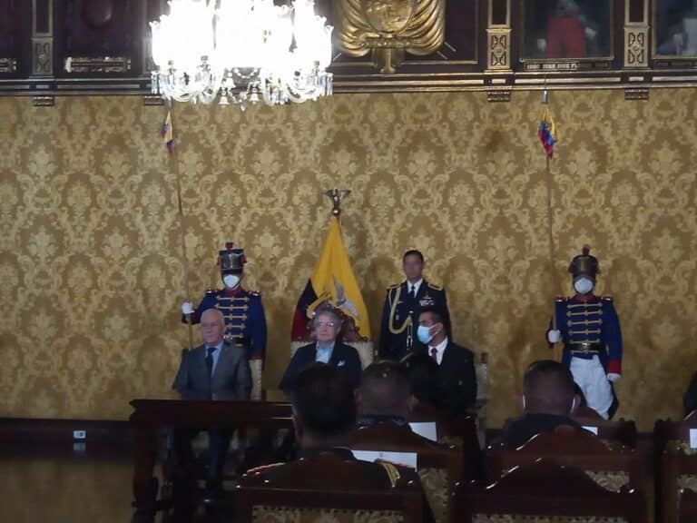 Lasso dona su sueldo solo a una familia de los fallecidos por el Paro