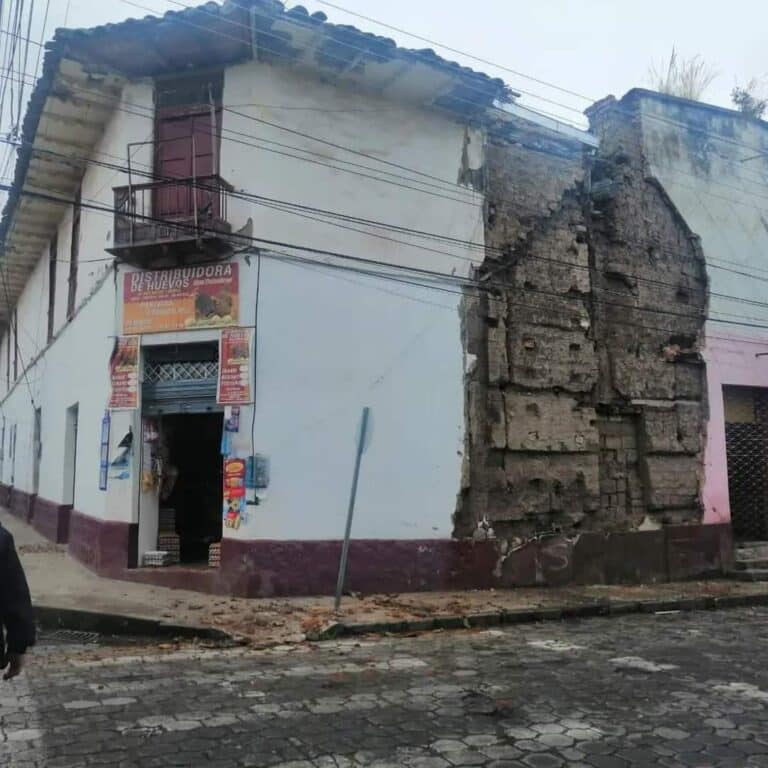 38 viviendas afectadas y dos heridos tras el sismo en Carchi