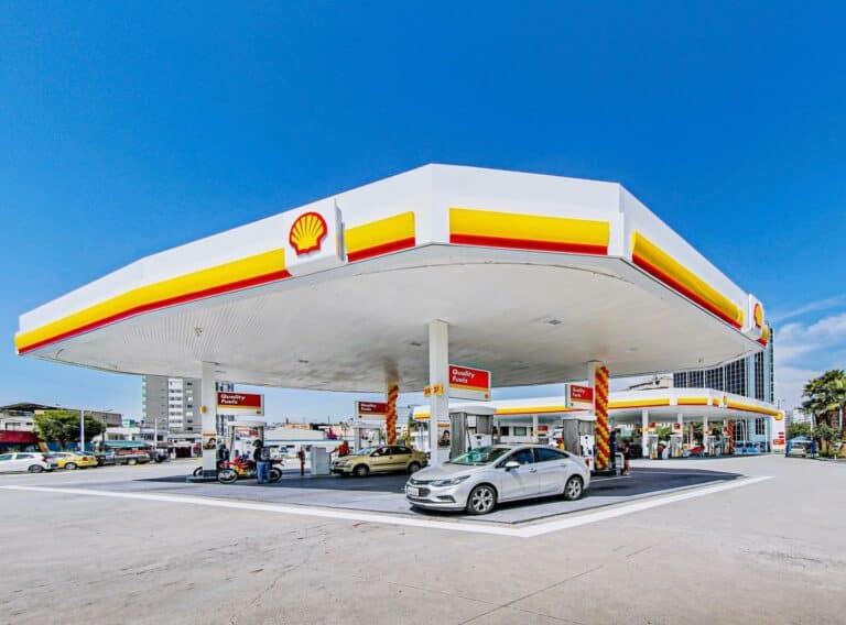 PetroEcuador niega venta de sus gasolineras en el período de Lasso