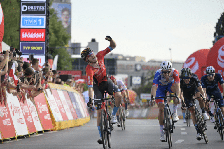 Phil Bauhaus gana la etapa cinco del Tour de Polonia; Carapaz sigue entre los 10 primeros