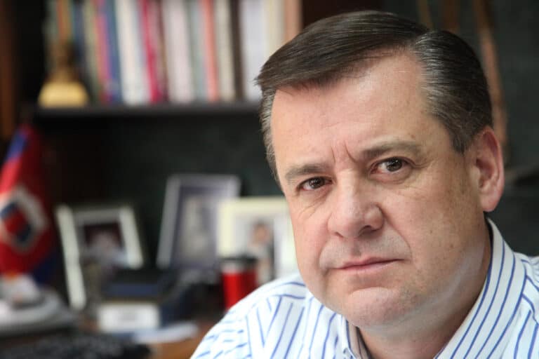 Soy borracho, pero no ladrón: esa es la propuesta de Andrés Páez