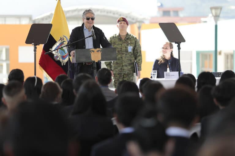 Guillermo Lasso y su “histórica inversión en la educación”