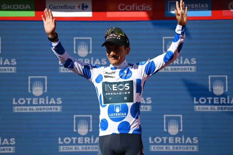 Carapaz: «No he venido a buscar la montaña, pero si puedo defenderlo hasta Madrid sería bonito»