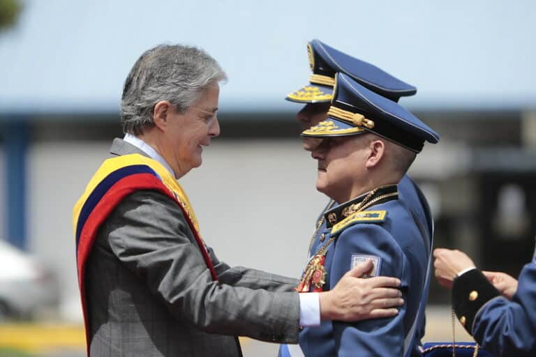 Era mentira: Lasso mantiene a los mandos policiales en sus cargos