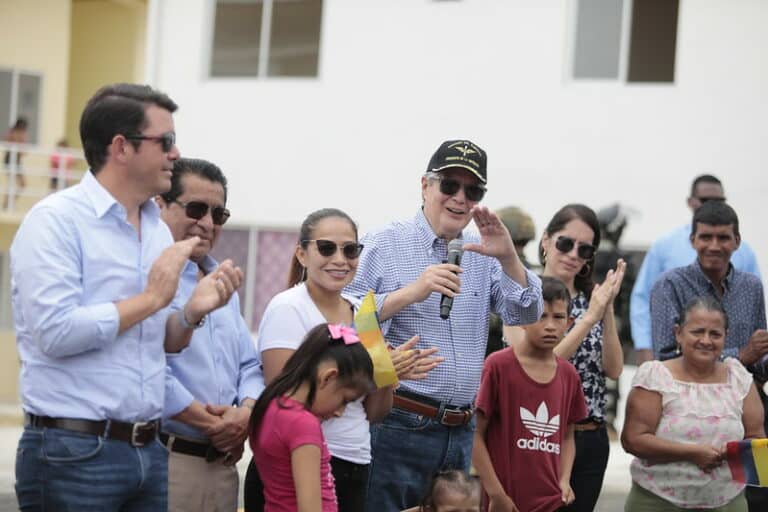 Padrino Lasso: BanEcuador le da crédito a ciudadano en Pedro Carbo