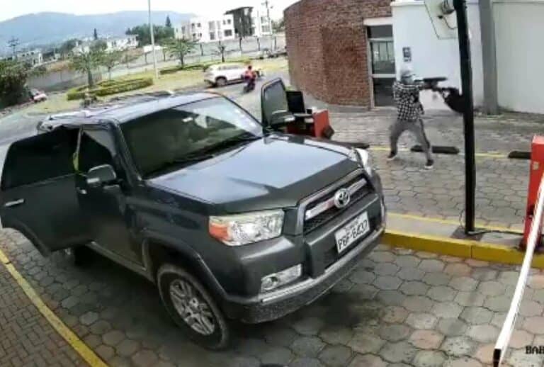 Camioneta de la Vicepresidencia relacionada con robo en Cumbayá