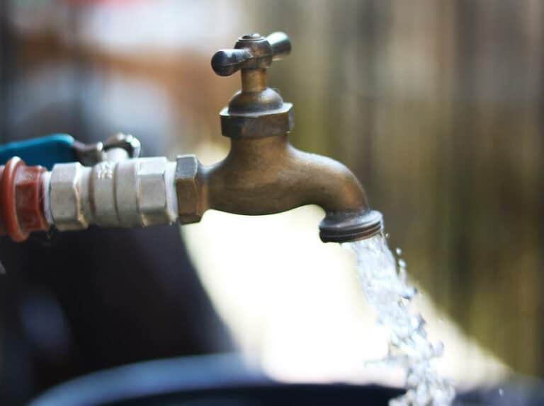 Tres parroquias de Quito, sin agua por rotura de tubería