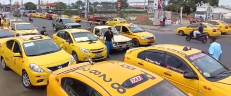 Más de mil taxistas y comerciantes protestan por la inseguridad en Quevedo
