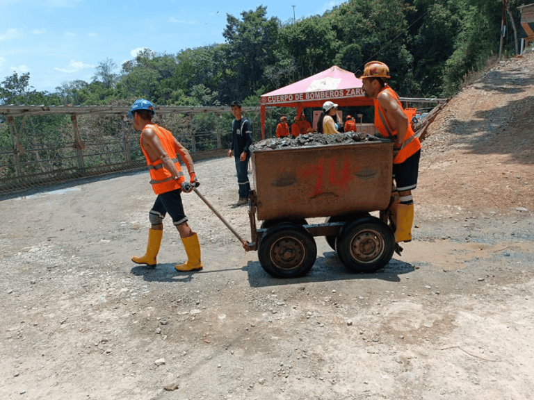 Mineros atrapados podrían ser rescatados en 20 días