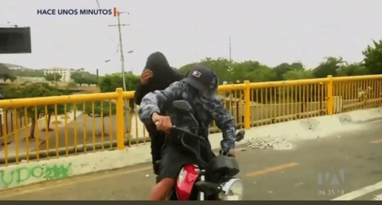 Delincuentes intentaron asaltar a periodistas que transmitían en vivo