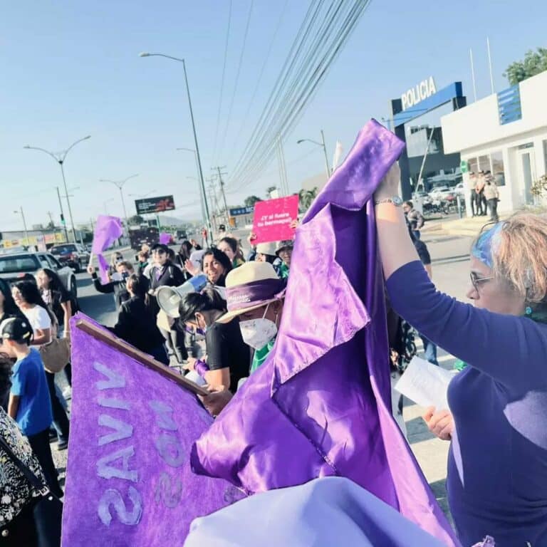 Mujeres exigen al Gobierno que cumpla con sus acuerdos