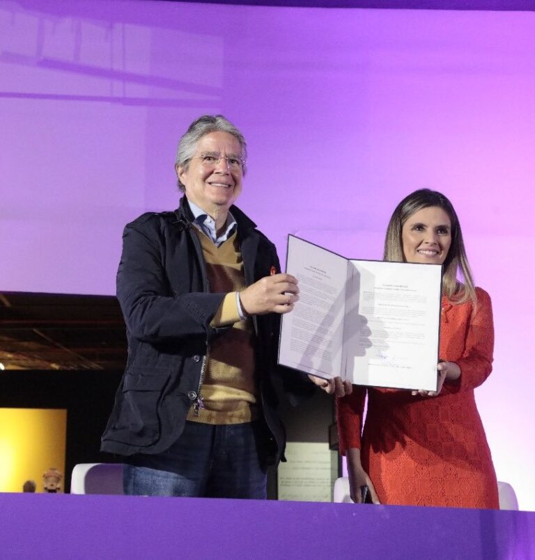 Lasso firmó el decreto para la creación del Ministerio de la Mujer