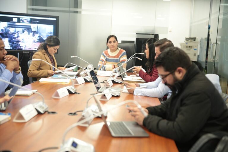 Ministros serán llamados a comparecer por observaciones al presupuesto 2023