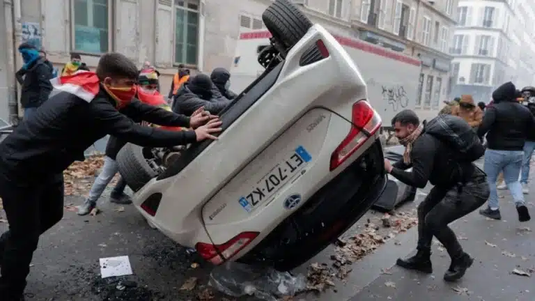 Protestas en Francia: Enfrentamientos entre kurdos y policías por ataque racial